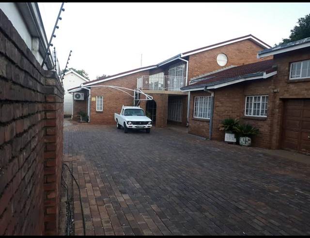 11 BEDROOM HOUSE FOR SALE IN POTCHEFSTROOM CENTRAL